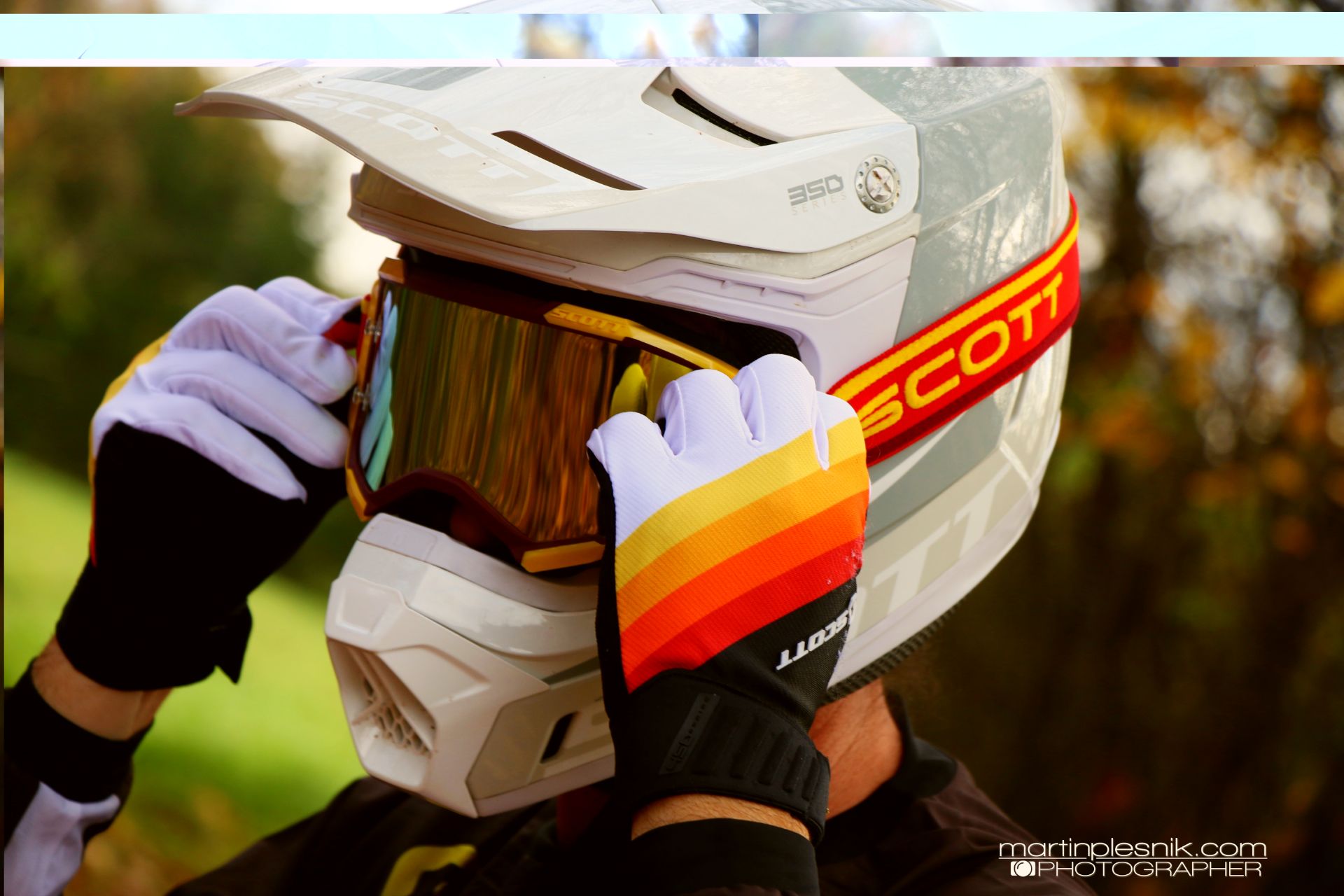 Obrázek pro kategorii Přilby SCOTT